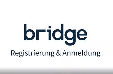 Thumbnail zum Video in dem Vermittler erfahren, wie sie sich für die Online-Beratungssoftware bridge registrieren und einen Account anlegen