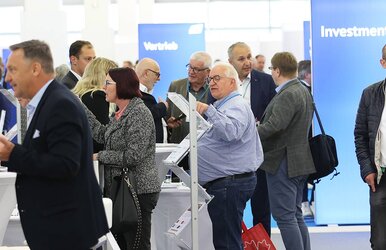 Fachbesucher bei der MMM-Messe für Finanz- und Versicherungsvermittler in München