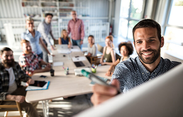 Kreative Köpfe im Team Marketing und Kommunikation