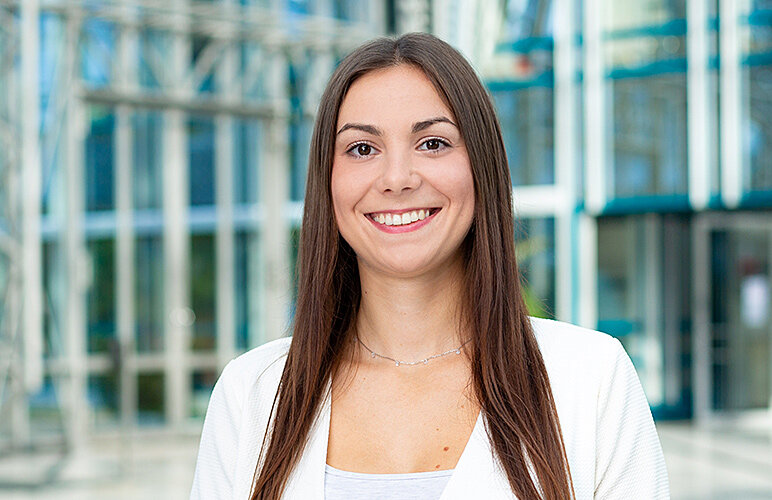 Marija Ivic, Maklerberaterin bei der Fonds Finanz in München