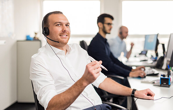 Mitarbeiter der Fonds Finanz bei der telefonischen Maklerberatung